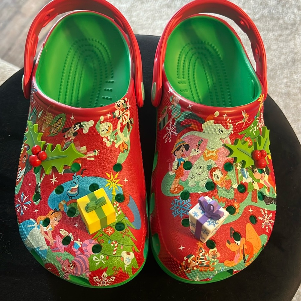 Disney Holiday CROCS women’s 6